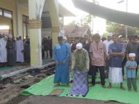 Jamaah Masjid Baitul Ma’mur Sengkong Desa Sui Nipah Rayakan Idul Fitri dengan Penuh Hikmah