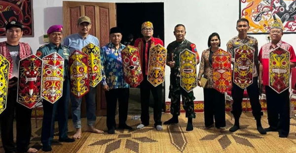 Komandan Distrik Militer 1201/Mempawah Hadiri Penutupan Naik Dango Ke-39: Memperkokoh Solidaritas Budaya dan Tradisi Lokal di Kabupaten Mempawah