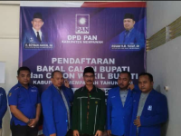H. Suryansyah, SE, MMA Kembalikan Berkas Pendaftaran ke PAN