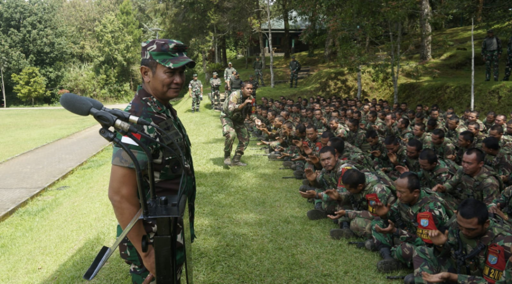 Jelang Penugasan, Pangdam Tanjungpura Periksa Kesiapan Operasi Satgas Yonif 641/Bru