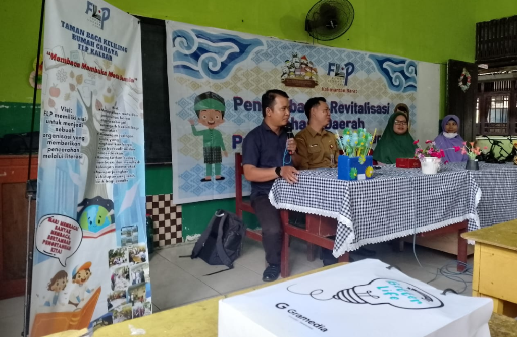 Lakukan Revitalisasi Bahasa, FLP Kalbar Kunjungi SD 29 Pontianak Utara