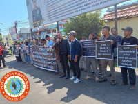 Sejumlah Warga Lakukan Aksi Solidaritas Di Polres Ketapang, tuntut hentikan kriminalisasi terhadap warga