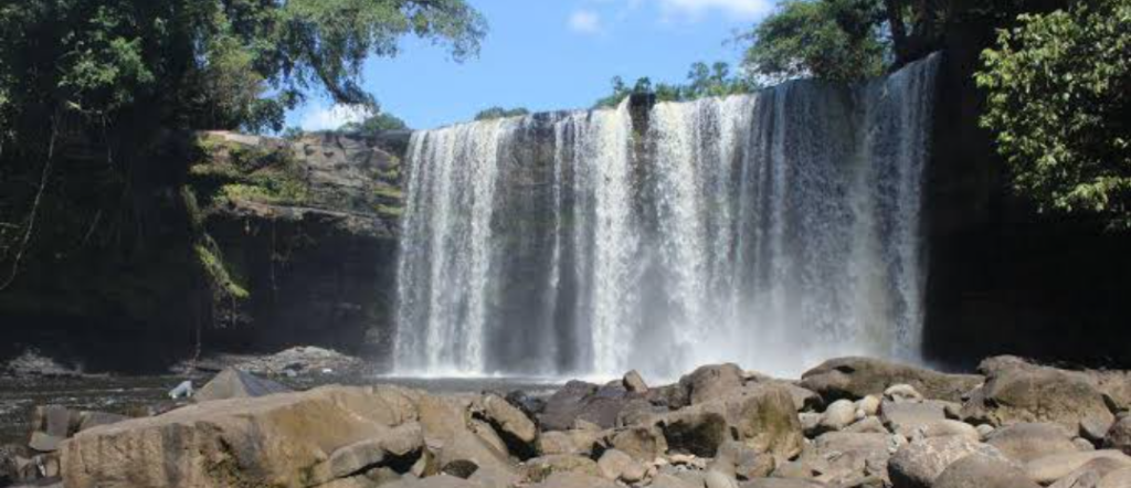 Ayo Menjelajahi Air Terjun di Kabupaten Bengkayang