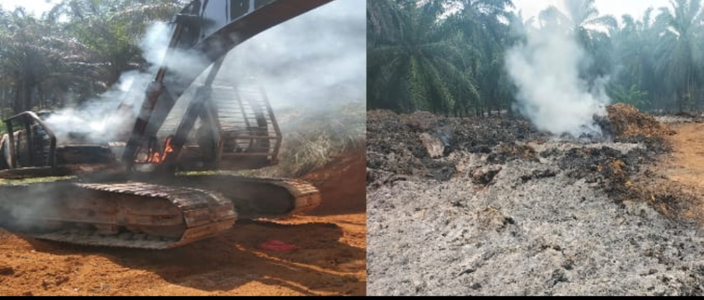 Jangkos di Pinggir Jalan Kebun PT SMP Habis Terbakar Bersama Satu Unit Excavator