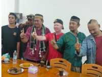 Calon Bupati Mempawah, Dr. Ir. Mardan Adijaya, M.Sc Hebohkan Pengunjung WAE Caffe Toho