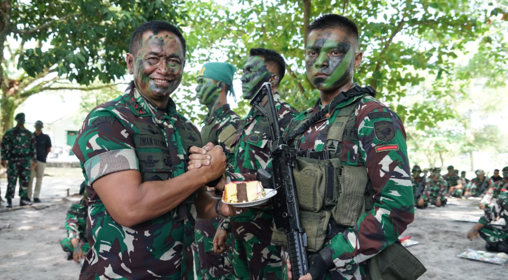 Pangdam XII/Tpr Rayakan HUT ke-79 Korps Infanteri Bersama Prajurit Antang