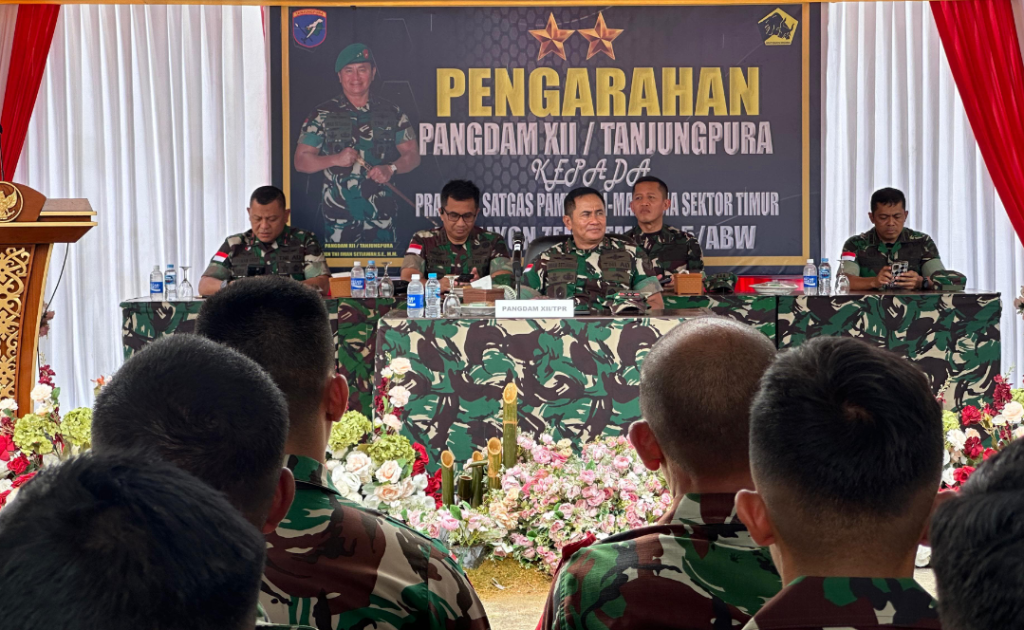 Pangdam XII/Tpr Kunjungi Pos Kotis Nanga Badau Satgas Pamtas RI-Mly Yonzipur 5/Abw