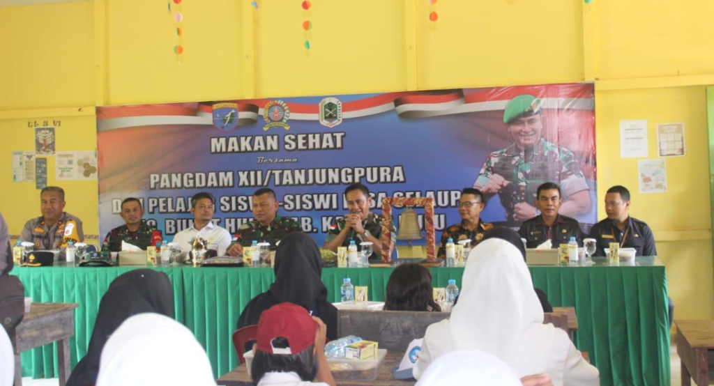 Tingkatkan Gizi Generasi Muda, Pangdam XII/Tpr Makan Sehat Bersama Pelajar Selaup