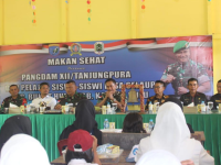 Tingkatkan Gizi Generasi Muda, Pangdam XII/Tpr Makan Sehat Bersama Pelajar Selaup