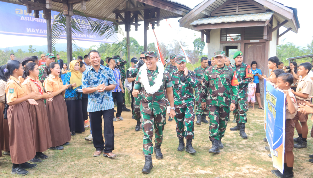 Pangdam XII/Tpr Resmikan Rumah Singgah dan Beri Makan Bergizi Anak-anak Beranda Negeri