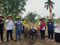 Kakanwil Kumham Kalbar Resmikan Pembukaan Lahan Tanaman Dan Penebaran Benih Ikan Di Lapas Perempuan Kelas II A Di Kubu Raya