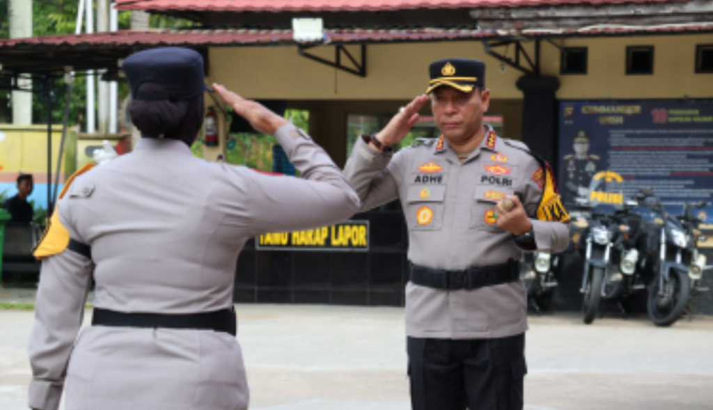 KAPOLRESTA PONTIANAK PIMPIN LAPORAN KENAIKAN PANGKAT 86 PERSONEL POLRESTA PONTIANAK