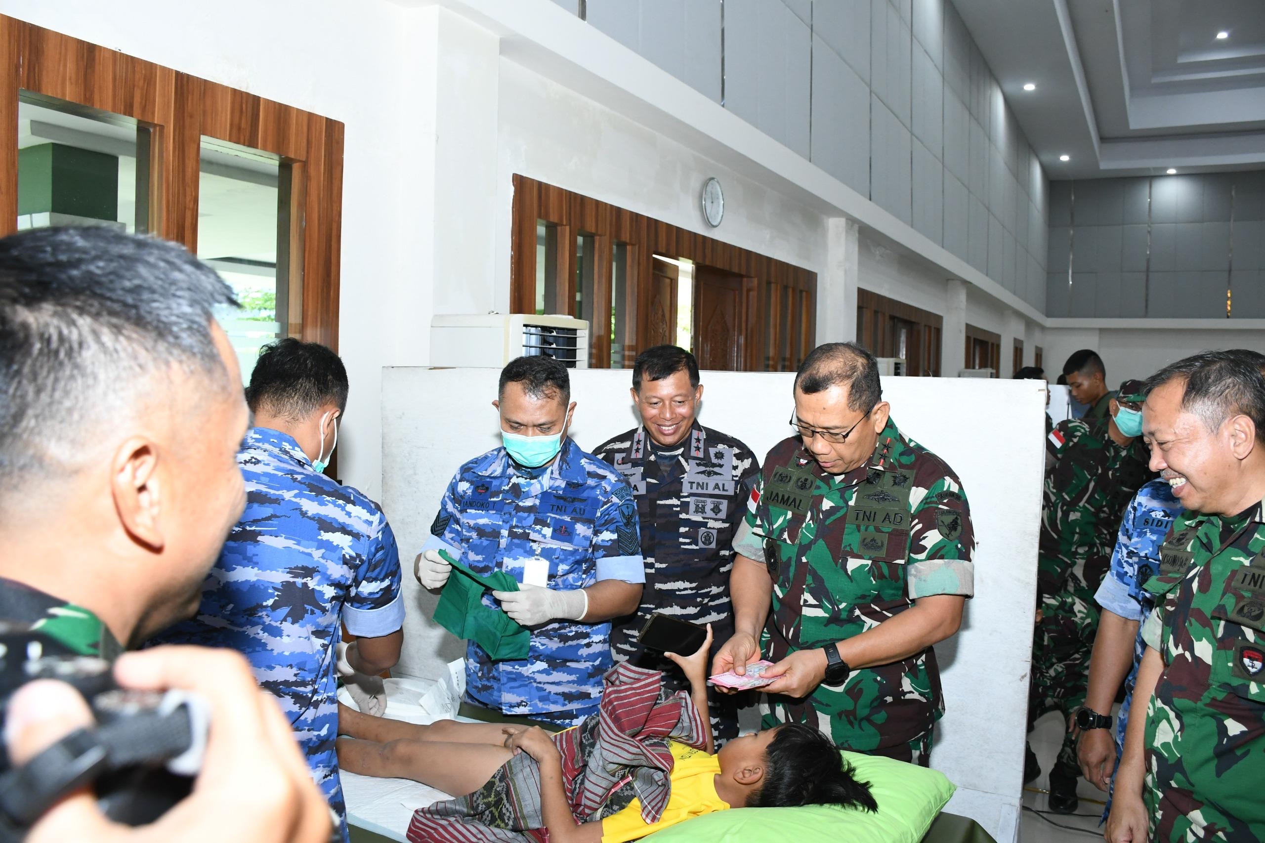Kodaeral XII Sukseskan Bakti Sosial dan Bakti Kesehatan dalam Rangka HUT Ke-80 TNI Tahun 2025