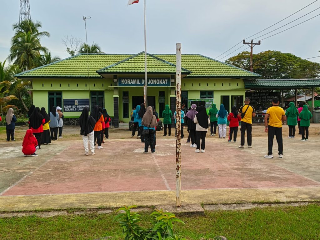 Koramil 1201-01/Jungkat Gandeng Forkopimcam Melaksanakan Senam Sehat Bersama