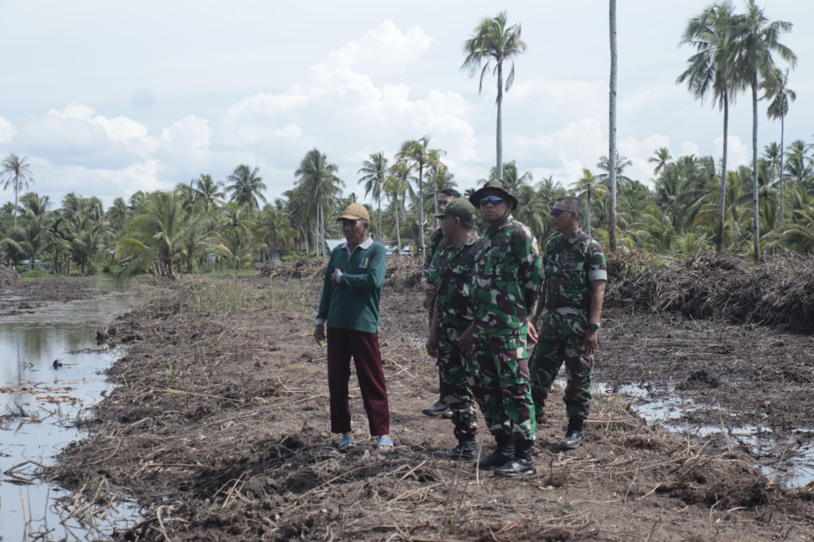 Dandim Mempawah Tinjau Progres Cetak Sawah di Tiga Desa Strategis, Tegaskan Komitmen Wujudkan Ketahanan Pangan Nasional