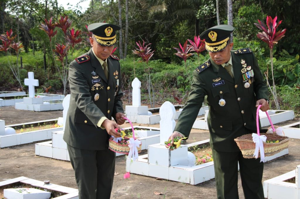 Yonif TP 833/BD Turut Hadir dalam Ziarah Nasional Peringatan HUT ke-80 TNI di TMP Patriot Bangsa Sanggau