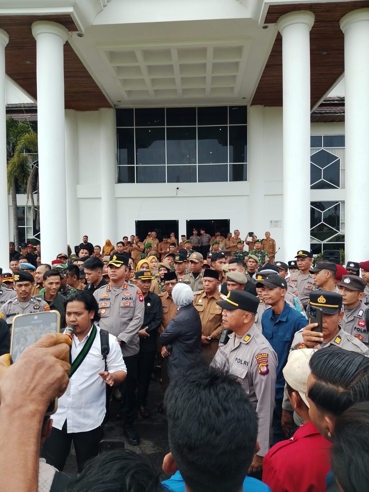 Aliansi Mahasiswa Pemuda Masyarakat Bersatu Ledakkan Protes: Bupati Terima Tuntutan, DPRD Dinilai Lemah dan Tidak Bertanggung Jawab