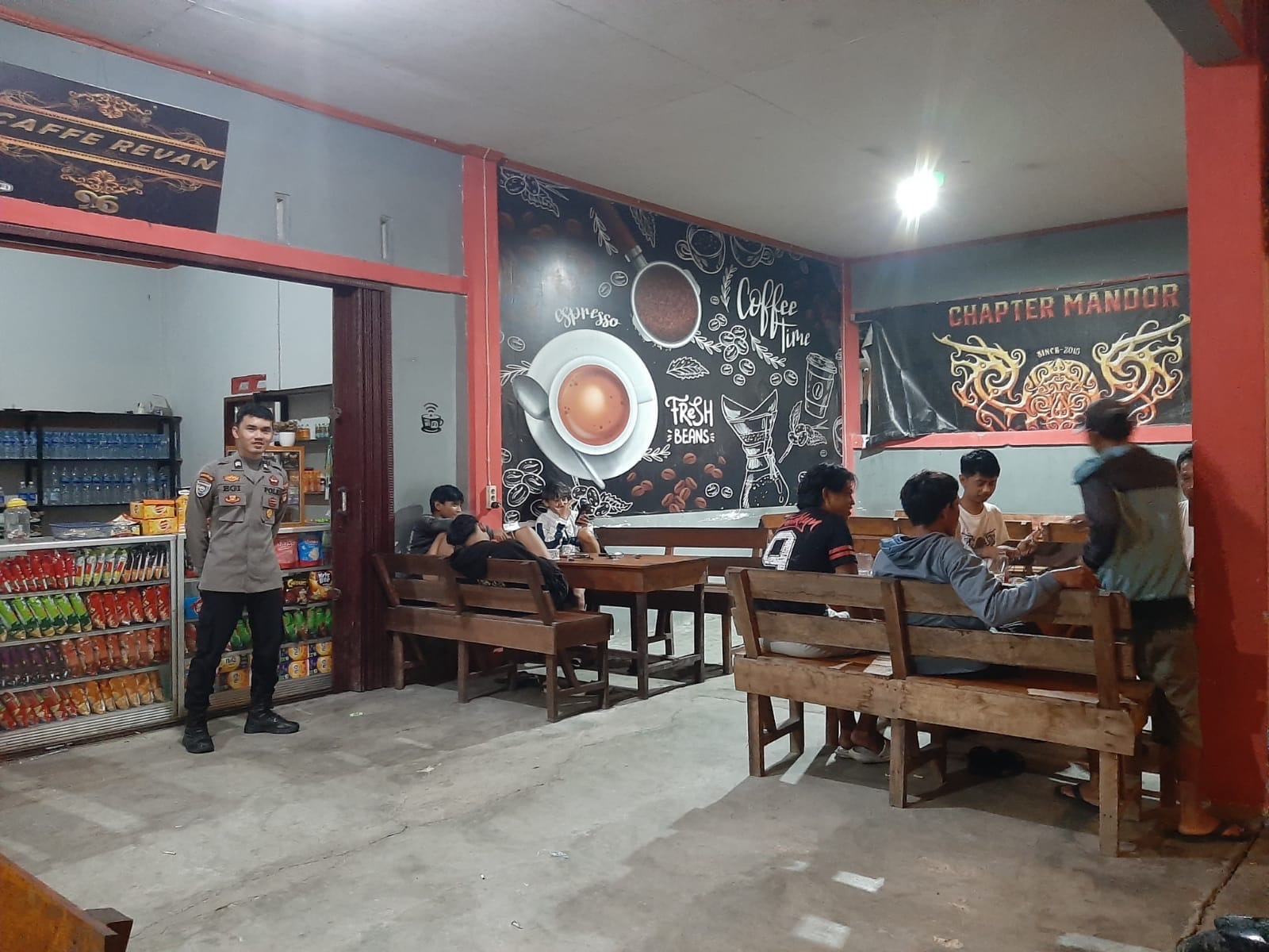 Polsek Mandor Intensifkan Patroli Malam, Warga Sambut Positif Kehadiran Polisi