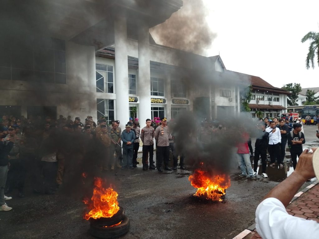 Tiga Kali Turun ke Jalan, Aliansi Mempawah Tegaskan Penolakan Pembangunan Rumah Dinas/Pendopo Bupati