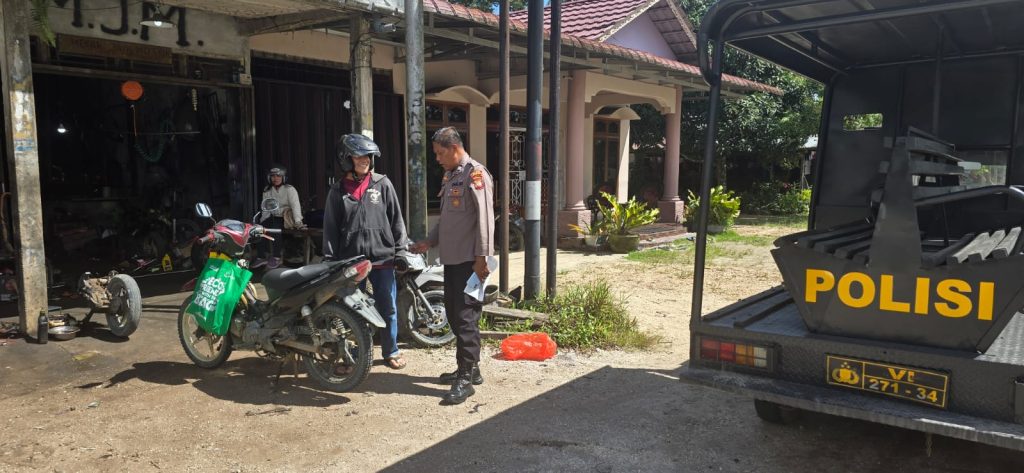 Ngobrol Santai Bersama Warga, Polsek Mandor Sampaikan Pesan Kamtibmas