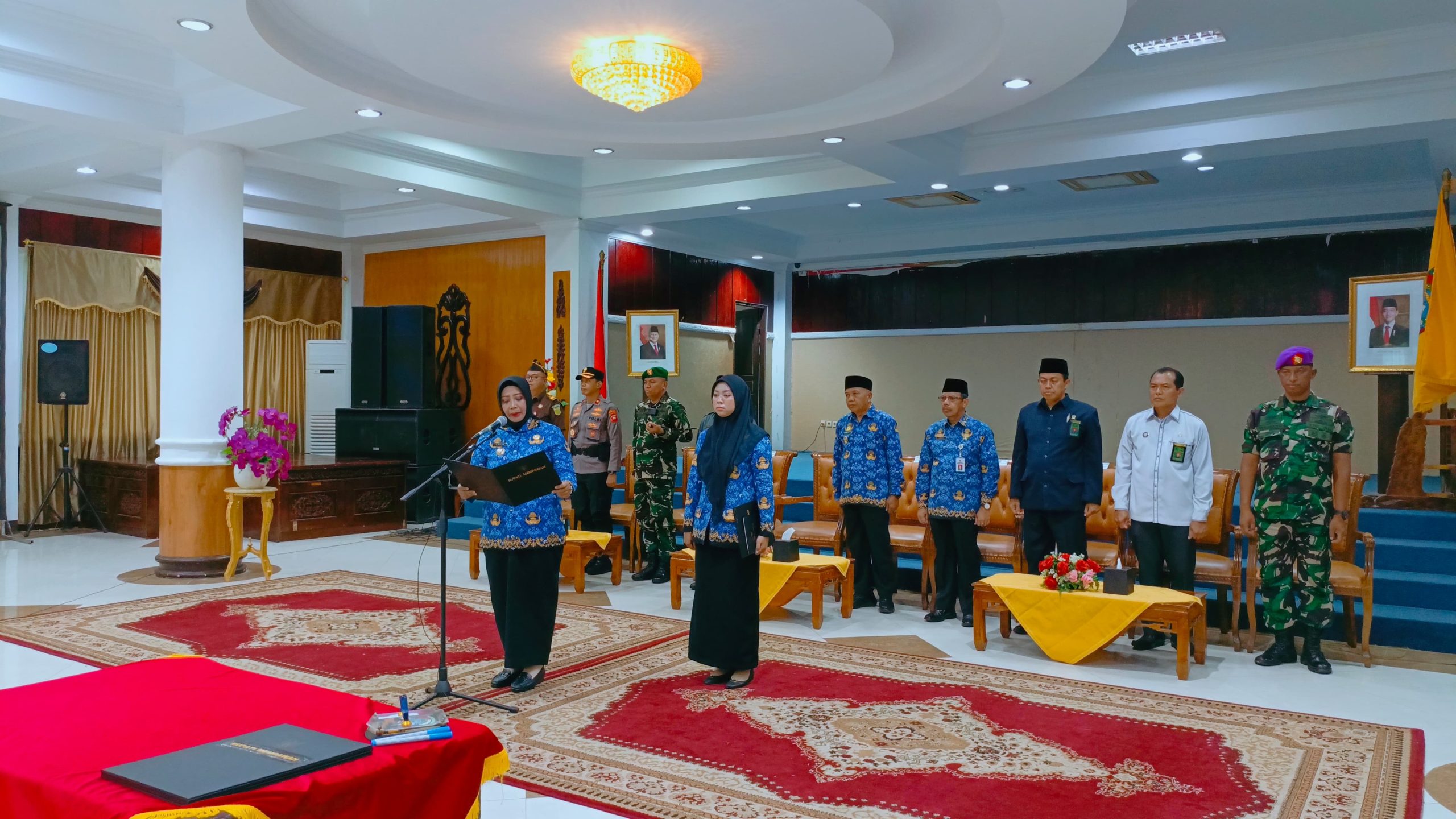 Dandim 1201/Mempawah Menghadiri Pelantikan dan Pengambilan Sumpah Jabatan Pimpinan Tinggi Pratama di Pemkab Mempawah