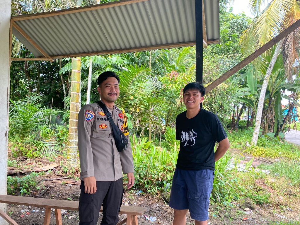 Melalui Patroli Dialogis, Bhabinkamtibmas Brigadir Yogi Sampaikan Pesan Kamtibmas kepada Warga