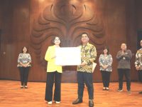 Bukti Kepedulian Pendidikan” UI Salurkan Beasiswa Dana Abadi Kepada 159 Mahasiswa
