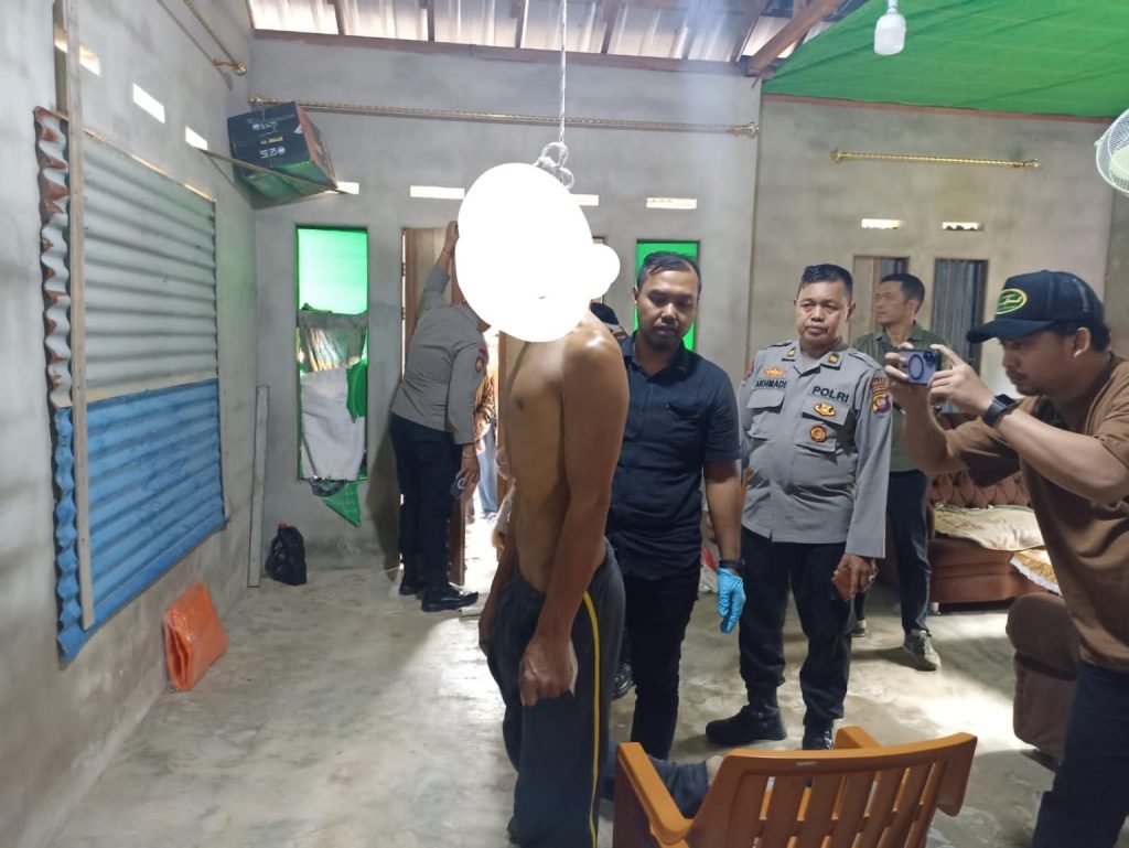 Gegerkan Warga Setapuk Besar, Seorang Petani Ditemukan Tewas Tergantung di Dalam Rumah