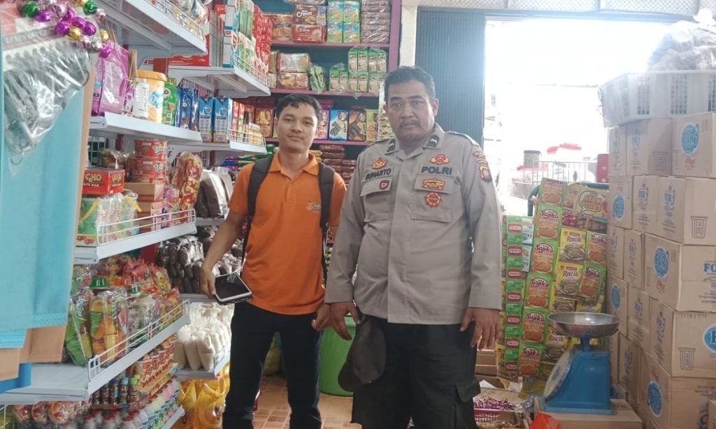 Aipda Suharto Laksanakan Patroli Di Area Perbankan dan Toko Sembako Untuk Ciptakan Situasi Kamtibmas Yang Aman