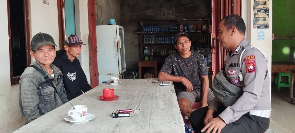 Patroli Rutin Unit Turjawali Sat Lantas Polsek Mempawah Hulu, Ciptakan Situasi Kondusif di Pasar Karangan