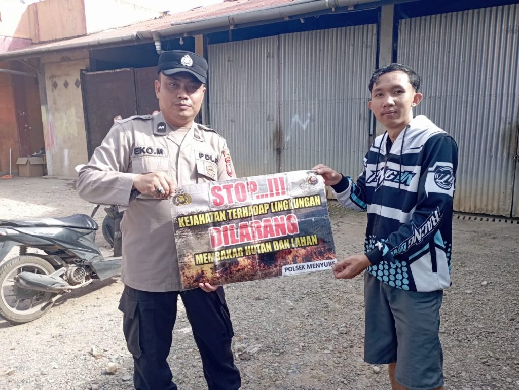 Polsek Menyuke Sampaikan Imbauan Kepada Warga Untuk mengantisipasi Terjadinya Karhutla