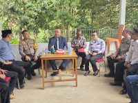 Kapolsek Manis Mata Hadiri Kegiatan Ngopi Bareng Bersama Bupati Ketapang di Desa Ratu Elok