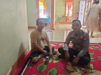 Kedekatan Humanis di Hari Libur, Kanit Binmas Polsek Sebangki Jalin Silaturahmi Penuh Makna dengan Warga