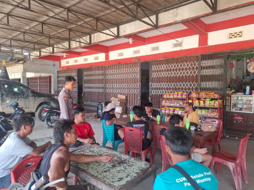 Patroli Kamtibmas Rutin Polsek Kuala Behe Sasar Pertokoan dan Objek Vital