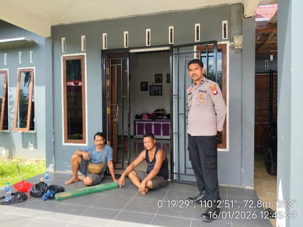 Polsubsektor Jelimpo Laksanakan Patroli Menyambangi Masyarakat Untuk Ciptakan Situasi Aman