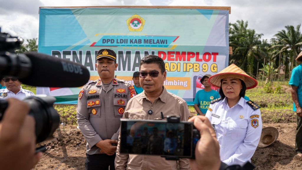 Sukseskan Asta Cita, LDII Melawi Tanam Demplot Padi