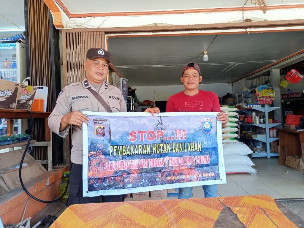 Bhabinkamtibmas Polsek Kuala Behe Beri Himbauan Pencegahan Karhutla Kepada Warga