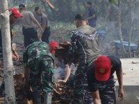 Pantai Keramat Kepiting “Diserbu” Pasukan Gabungan: TNI–Polri dan Warga Kompak Bersih-Bersih Objek Wisata