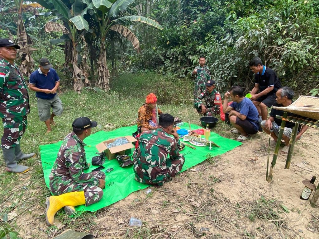 Kodim 1204/Sanggau Laksanakan Penyiapan Pembangunan Jembatan Gantung Penghubung Dusun Keladang