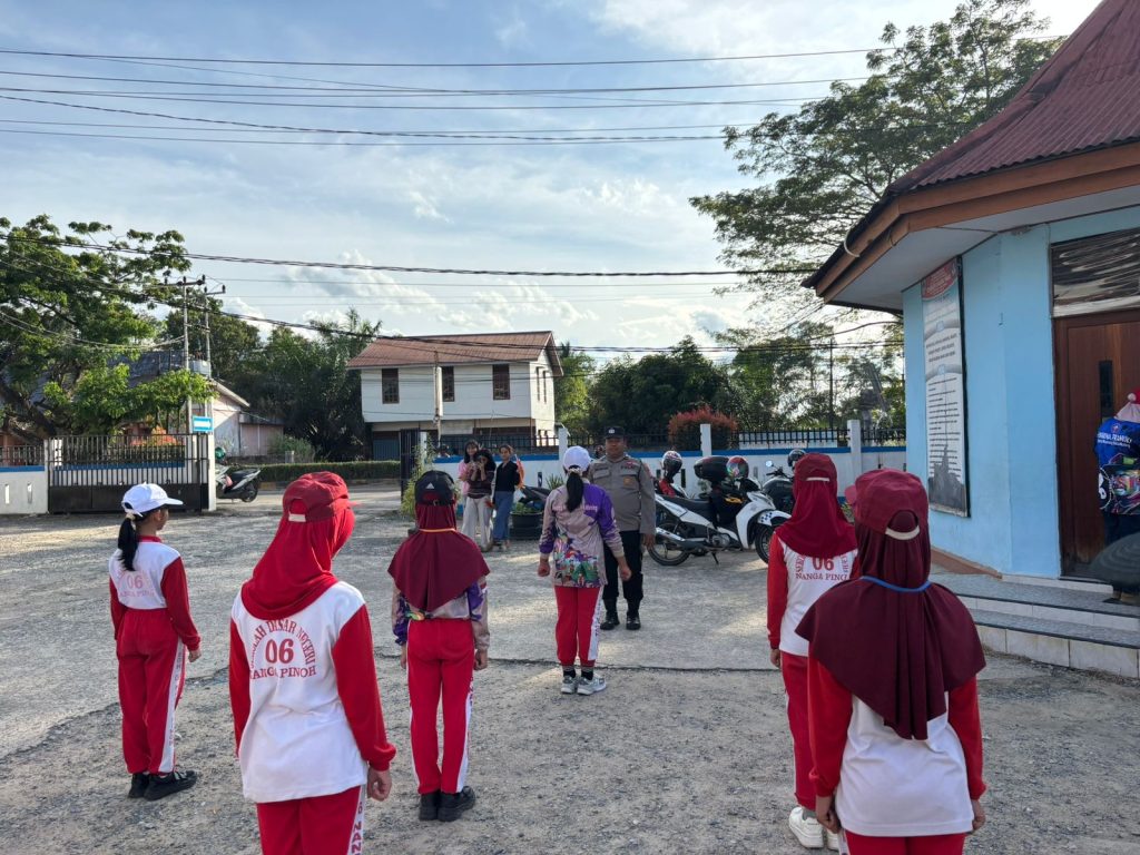 Tanamkan Disiplin Sejak Dini, Polisi Bina Polisi Cilik di SD Negeri 6 Nanga Pinoh