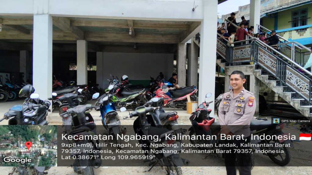 Polsek Ngabang Laksanakan Pengamanan Shalat Jumat di Masjid Baiturrahman
