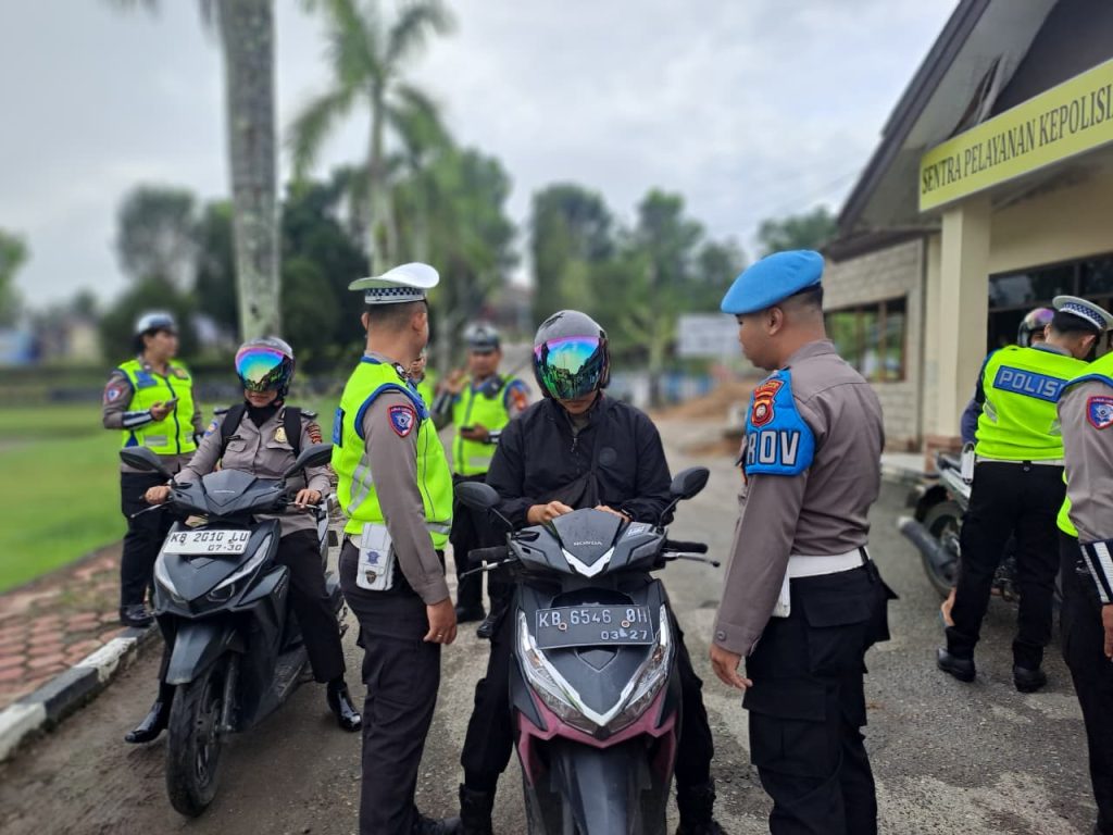 Penegakan Disiplin Internal, Kendaraan Personel Polres Landak Diperiksa Oleh Satlantas Bersama Anggota Propam