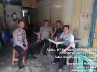 Samapta Polsek Menyuke Memberi Imbauan Kepada Warga