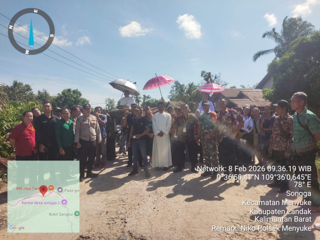 Samapta Polsek Menyuke Lakukan Pengawalan dan Pengamanan Kegiatan Ibadah Misa Perdana