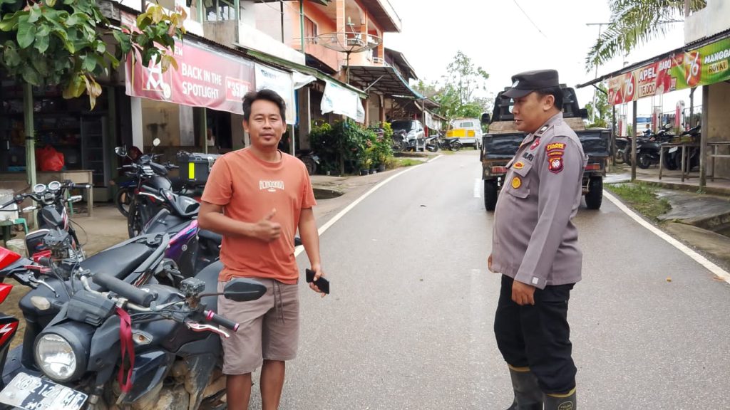 Polsek Kuala Behe Lakukan Patroli Rutin Ciptakan Rasa Aman di Tengah Masyarakat