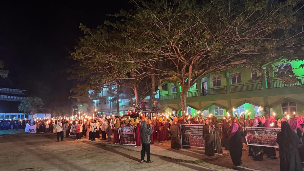 Polsek Ngabang Dan Polres Landak Laksanakan Pengamanan Pawai Obor Sambut Ramadhan 1447 H, 1.500 Peserta Ikuti Kegiatan