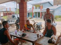Personel Polsek Kuala Behe Saat Patroli Ajak Warga Bersama Jaga Kamtibmas Yang Kondusif
