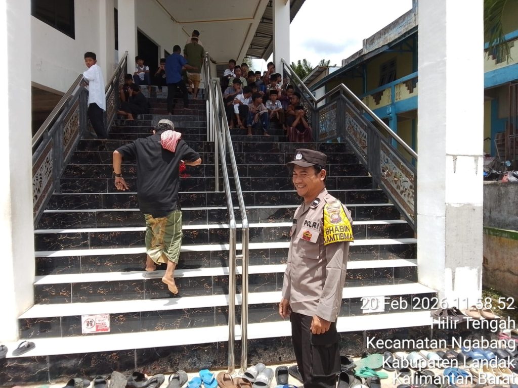Polsek Ngabang Laksanakan Pengamanan Shalat Jumat di Masjid Baiturrahman Dan Masjid Al-Hidayah