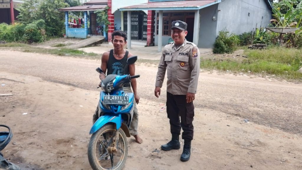 Patroli Dialogis Polsek Kuala Behe Untuk Jaga Kamtibmas Tetap Aman Dan Kondusif