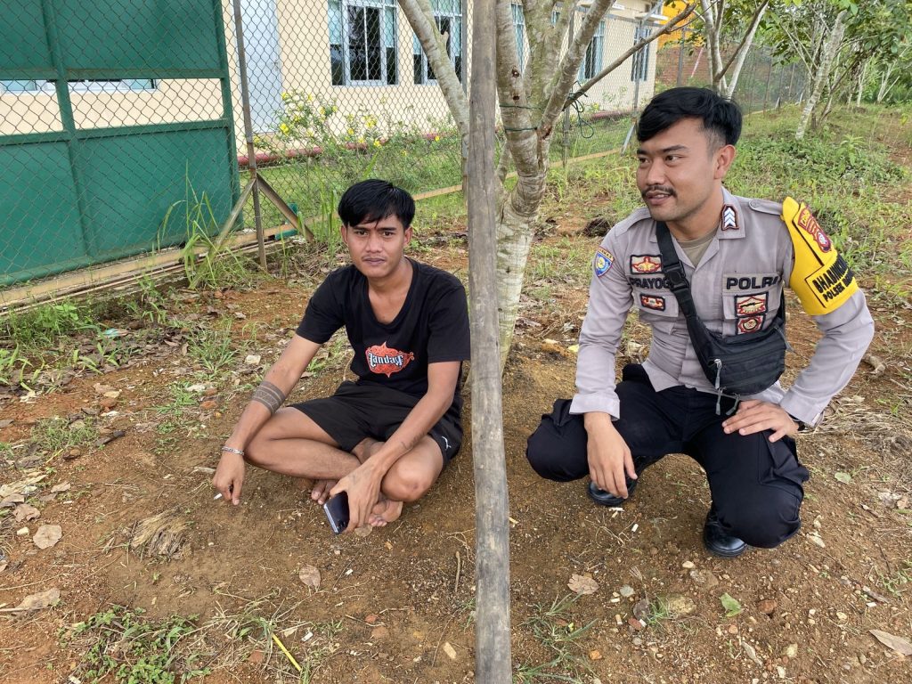 Melalui Patroli Sambang, Bhabinkamtibmas Sampaikan Pesan Kamtibmas